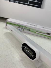 Barre lumineuse LED rechargeable tactile avec 3 modes de couleurs et minuterie GM – مصباح مغناطيسي قابل للتثبيت في عدة أماكن